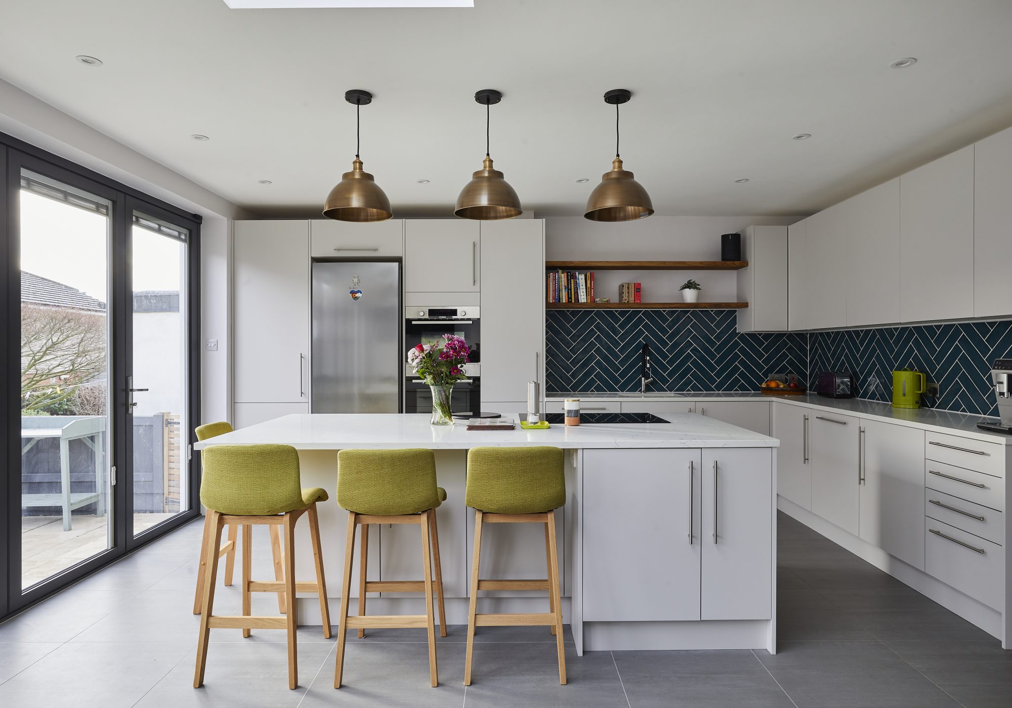 Kitchen breakfast bar island white quarts top